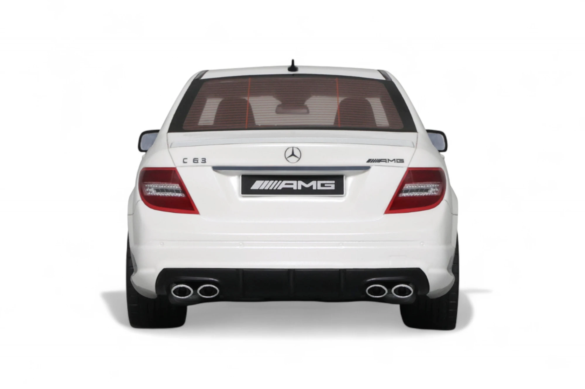 Mercedes-Benz C63 AMG - Image 4