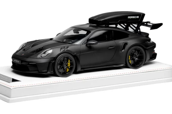 Porsche 911 (992) GT3 RS + roof box