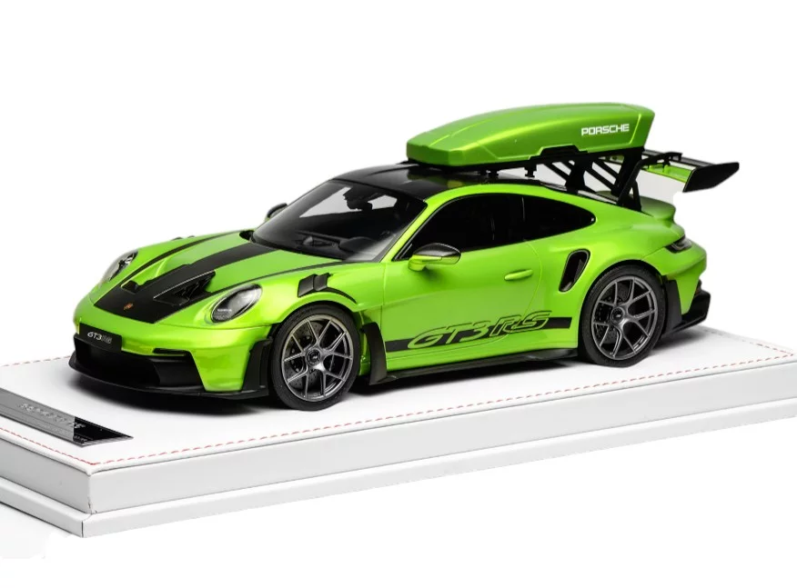 Porsche 911 (992) GT3 RS + roof box