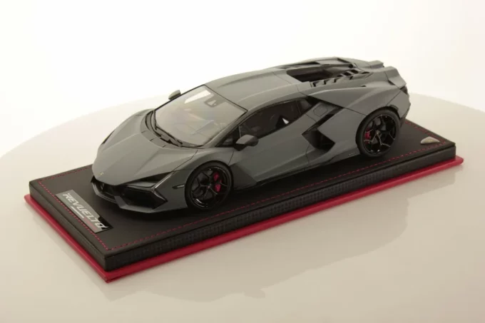 Lamborghini Revuelto