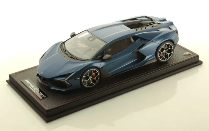 Lamborghini Revuelto