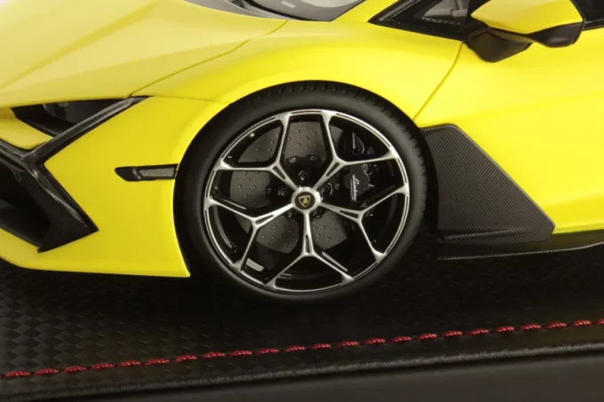 Lamborghini Revuelto - Image 5