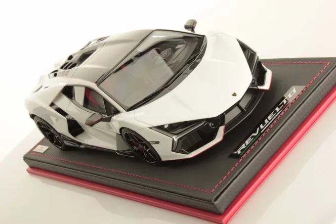 Lamborghini Revuelto - Image 3