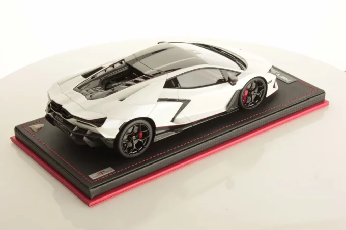 Lamborghini Revuelto - Image 2