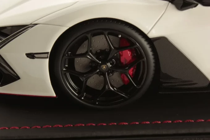 Lamborghini Revuelto - Image 5