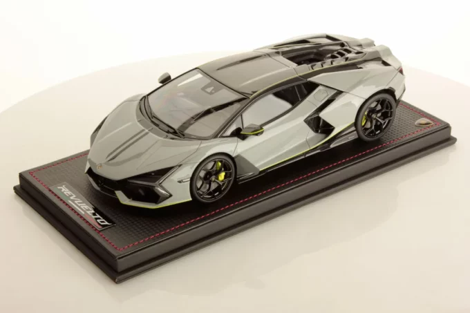 Lamborghini Revuelto