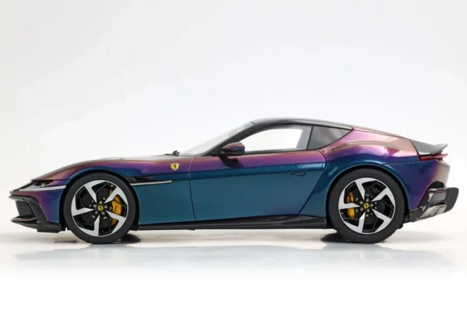 Ferrari 12Cilindri (panoramic roof)