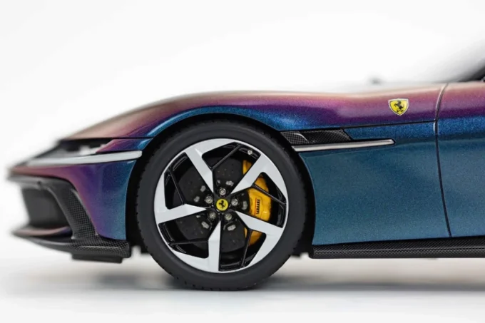 Ferrari 12Cilindri (panoramic roof)