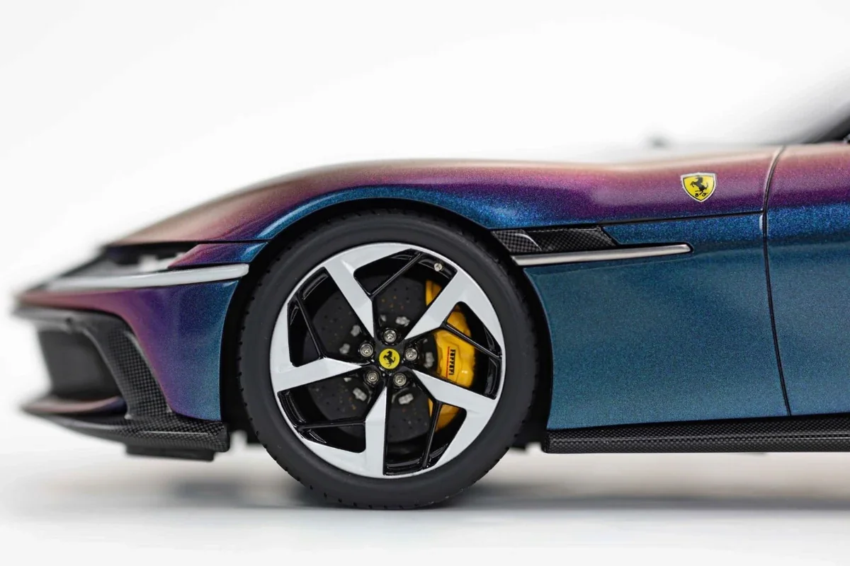 Ferrari 12Cilindri (panoramic roof)