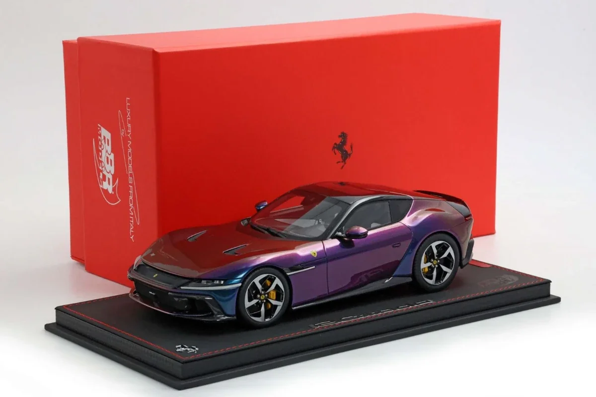 Ferrari 12Cilindri (panoramic roof)