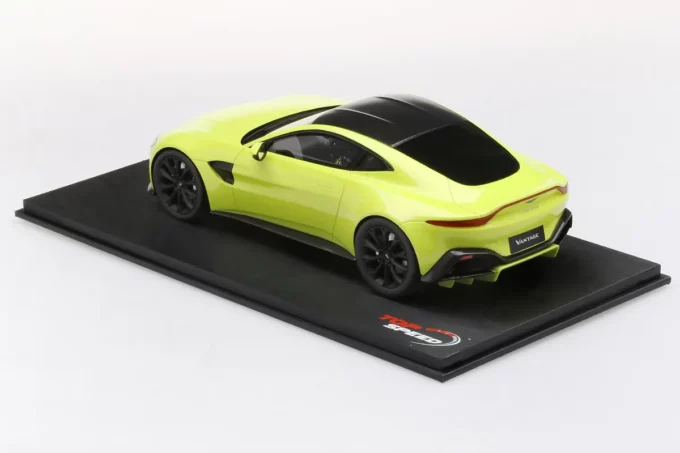 Aston Martin Vantage - Image 2