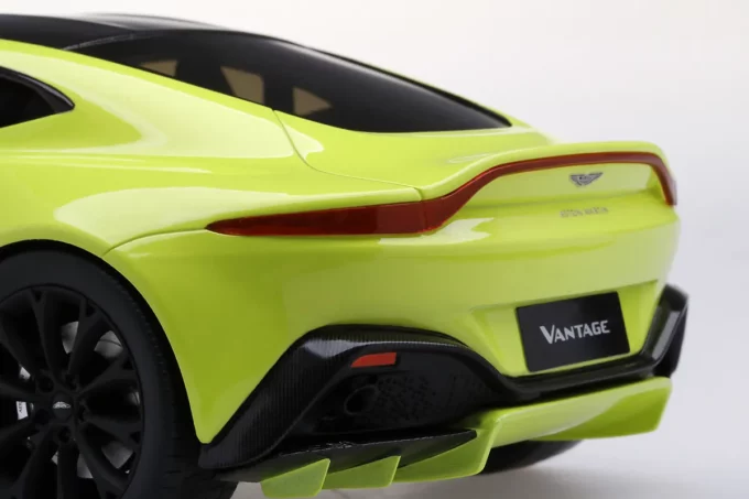 Aston Martin Vantage - Image 7