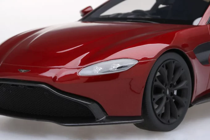 Aston Martin Vantage - Image 3