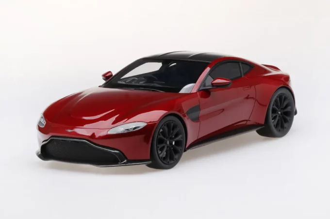Aston Martin Vantage - Image 6