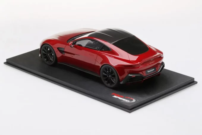 Aston Martin Vantage - Image 2
