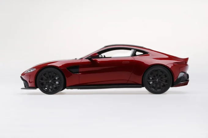 Aston Martin Vantage - Image 7