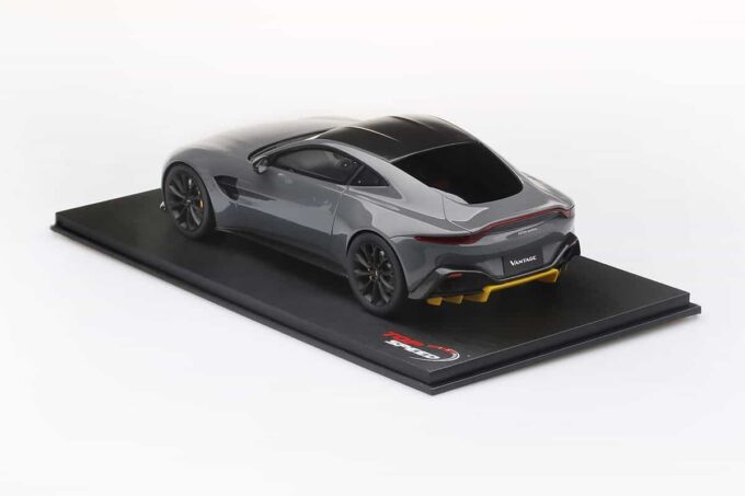Aston Martin Vantage - Image 5
