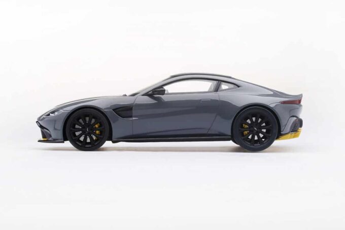 Aston Martin Vantage - Image 3